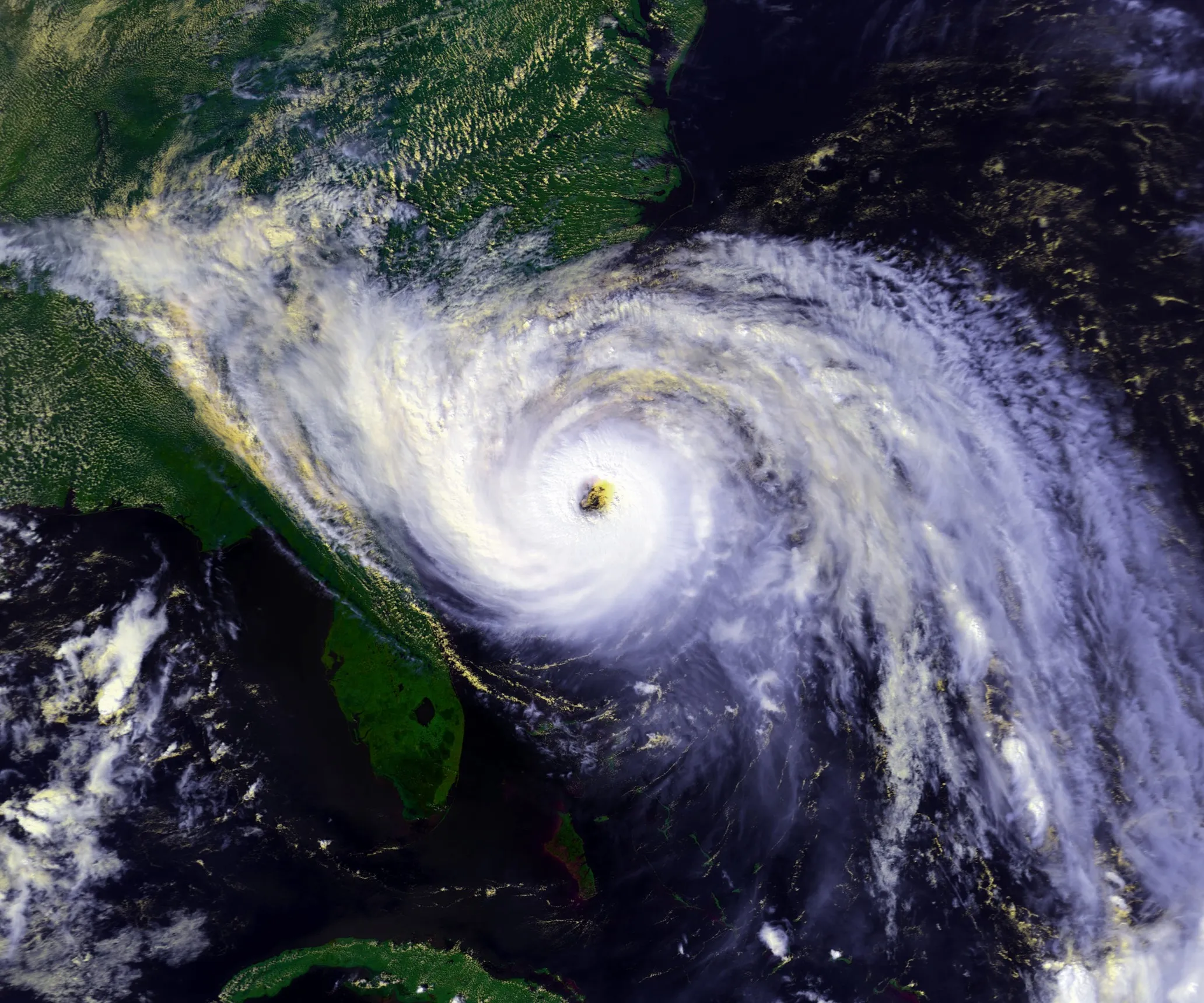 Satellite image of Hurricane Hugo in 1989 with a well-defined eye